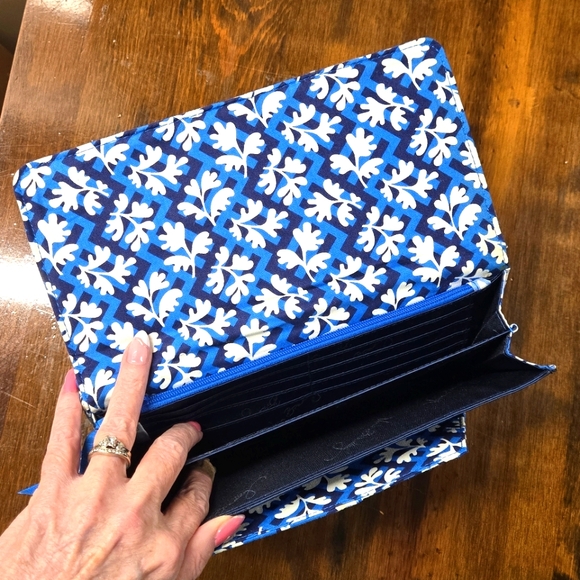 Vera Bradley Opera Style Clutch Magnetic Snap Wallet Retired Blue Lagoon Pattern - Picture 6 of 9
